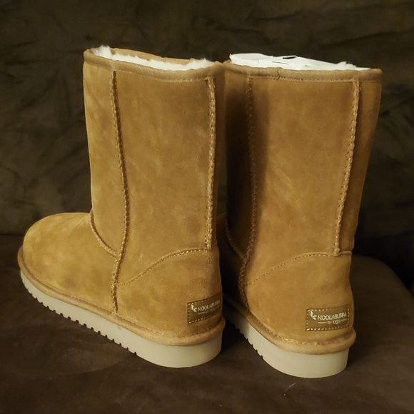 NWT UGG Short Boot - Picture 3 of 6